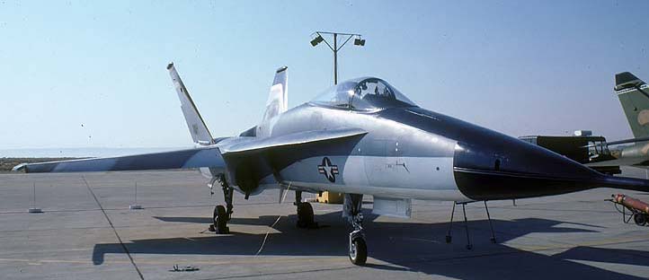 Экспериментальный истребитель Northrop YF-17 «Cobra» (США)