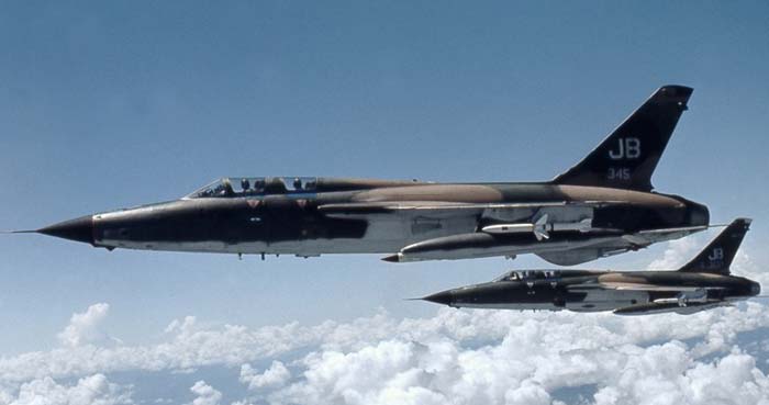 Истребитель-бомбардировщик F-105 Thunderchief (США)