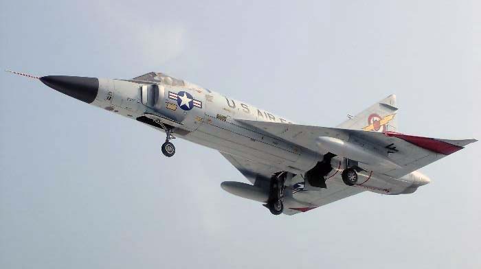 Истребитель-перехватчик F-102 Delta Dagger (США)
