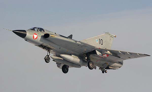 Истребитель-перехватчик J-35 Draken (Швеция)