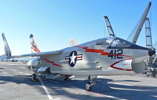 Палубный истребитель F-8 «Crusader» (США)