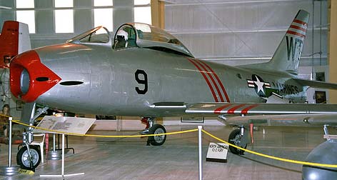 Палубный истребитель FJ-2 Fury (США)
