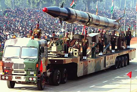 Ракетный комплекс с баллистической ракетой Agni II (Индия)