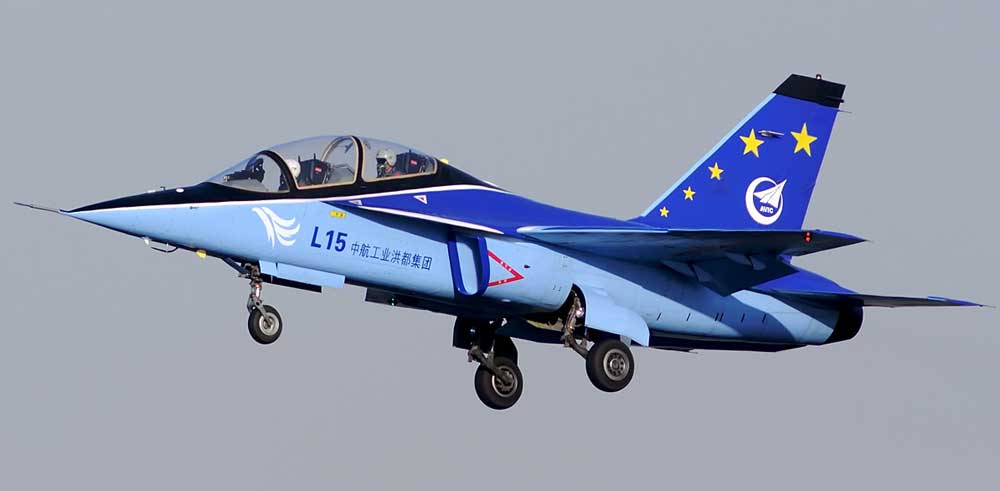 Учебно-боевой самолет Hongdu L-15 Falcon (Китай)
