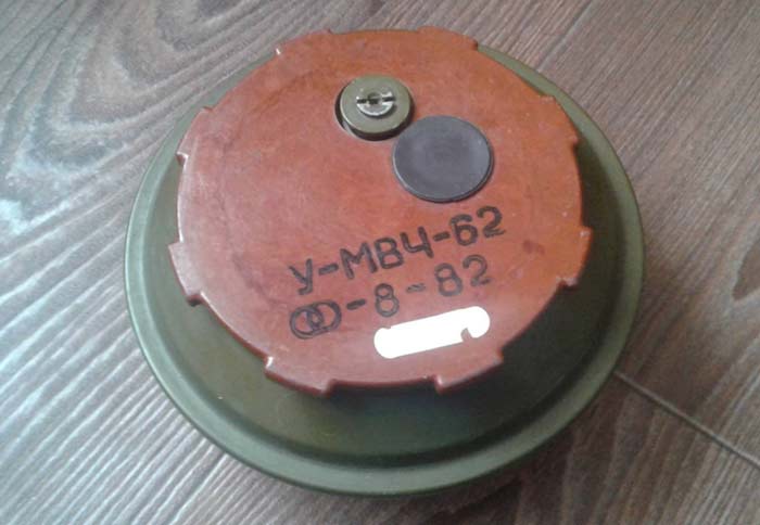 Взрыватель МВЧ-62 к минам серии ТМ-62 (СССР)